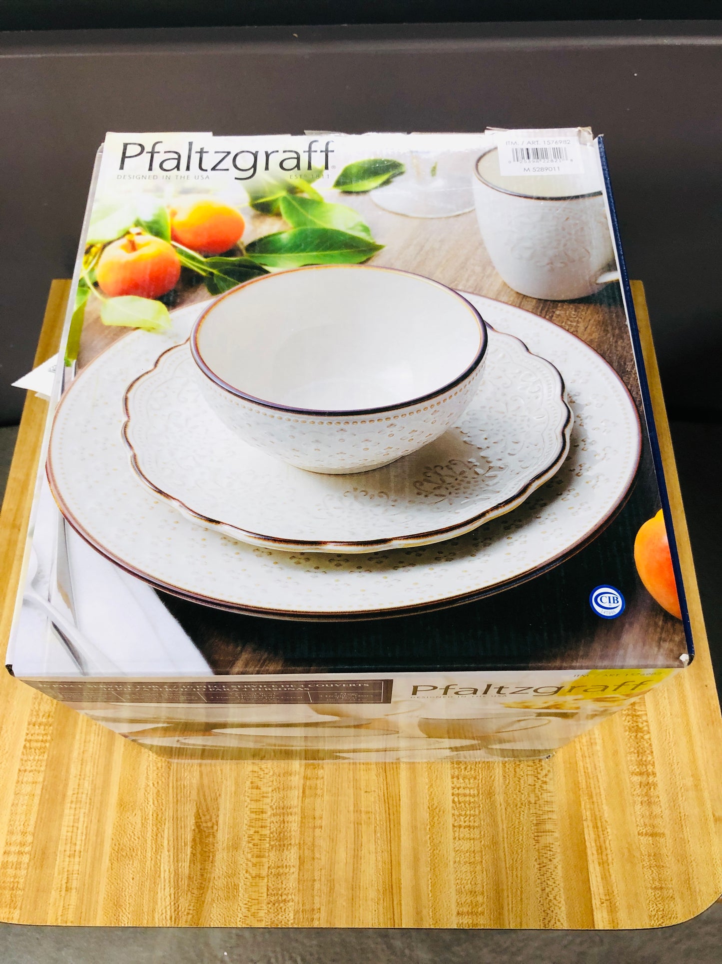 Pfaltzgraff Joanne White 16 Piece Dinnerware Set