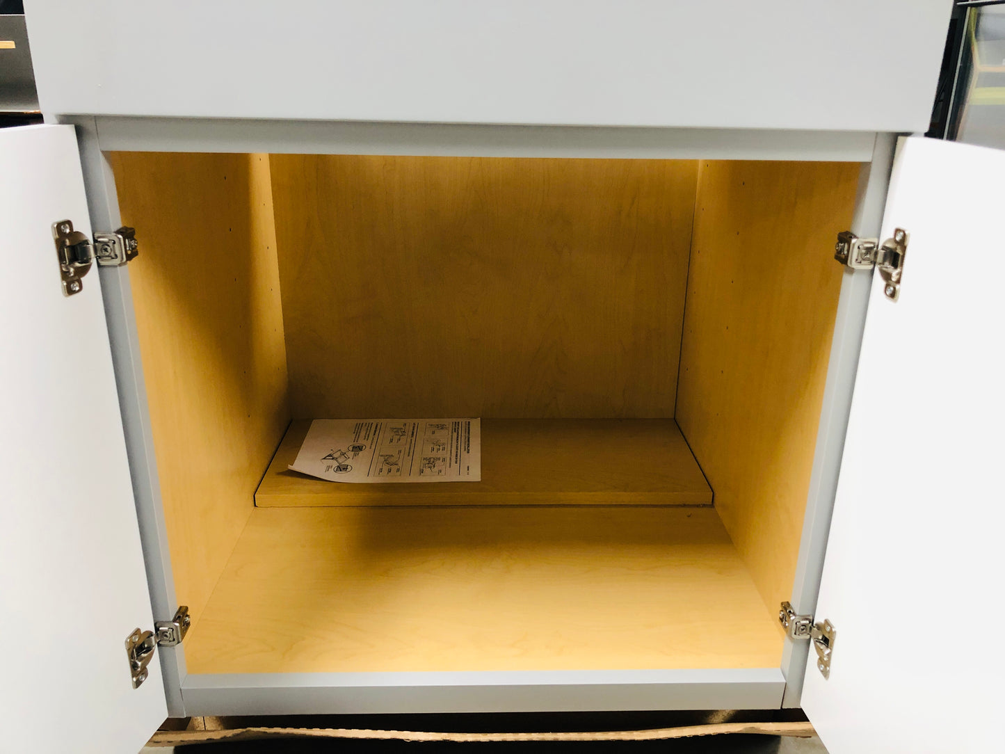 Hampton Bay Shaker Assembled 27x34.5x24 in. Base Kitchen Cabinet with Ball-Bearing Drawer Glides in Dove Gray