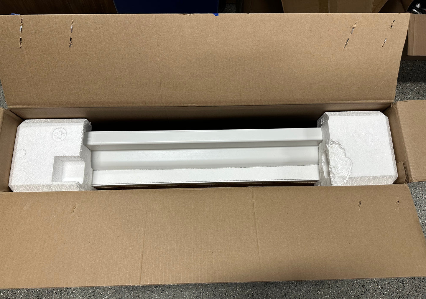 Delta Classic 400 32 in. L x 32 in. W Alcove Shower Pan Base with Center Drain in High Gloss White