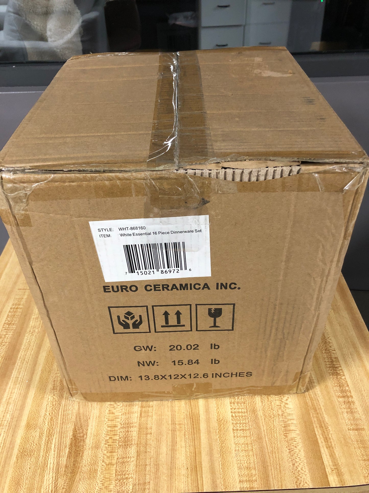 Euro Ceramica White Essential 16-Piece Casual Porcelain Dinnerware Set (Service for 4)