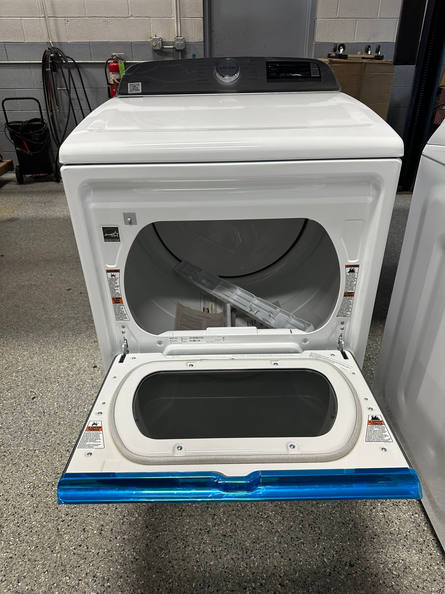 Maytag 5.2 cu. ft. Washer and 7.4 cu. ft. Smart GAS Dryer with Advanced Moisture Sensing Laundry Suite