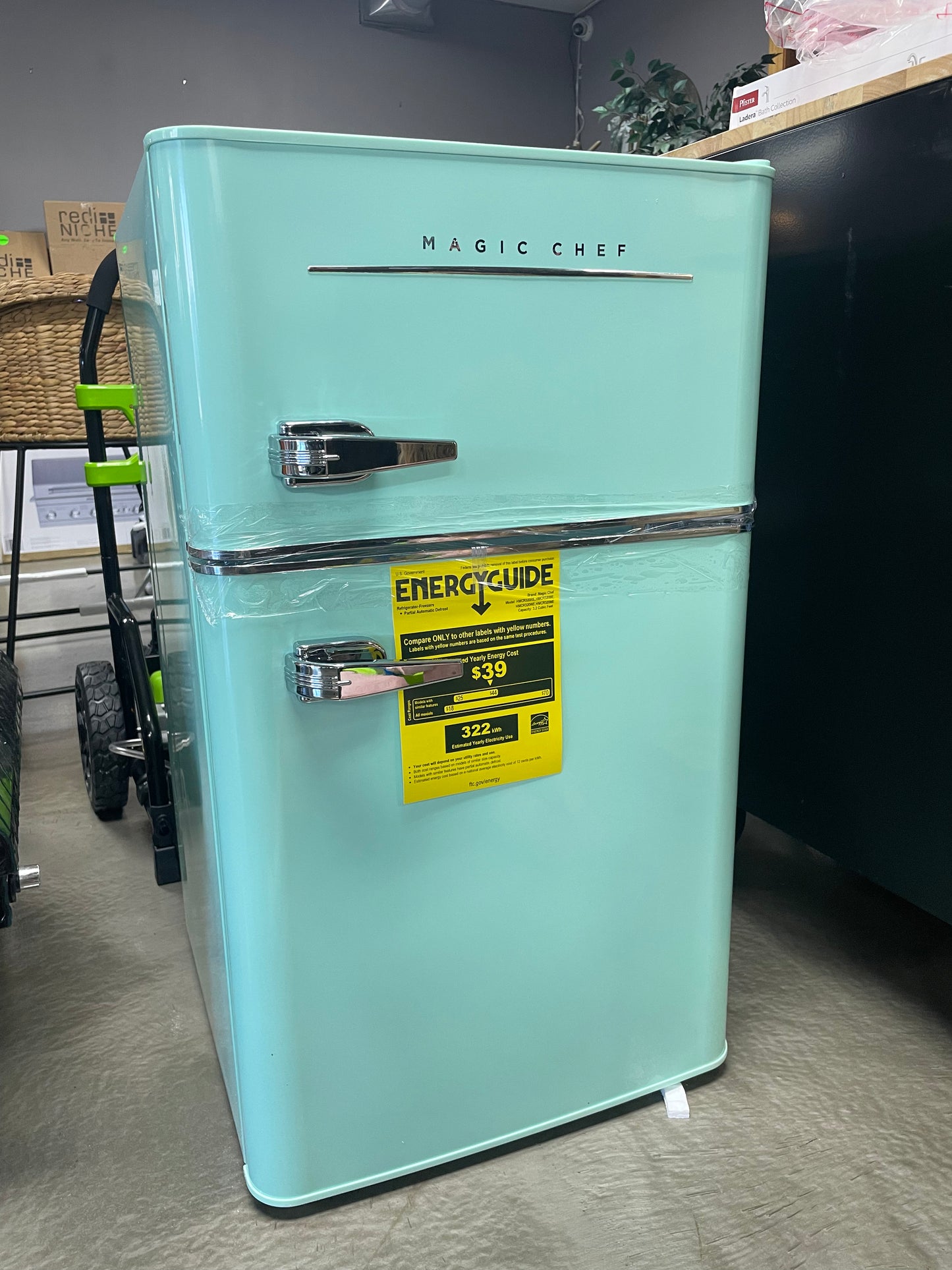 Magic Fridge Magic Chef Retro 3.2 cu. ft. 2-Door Mini Fridge in Mint Green – Zippy's ...