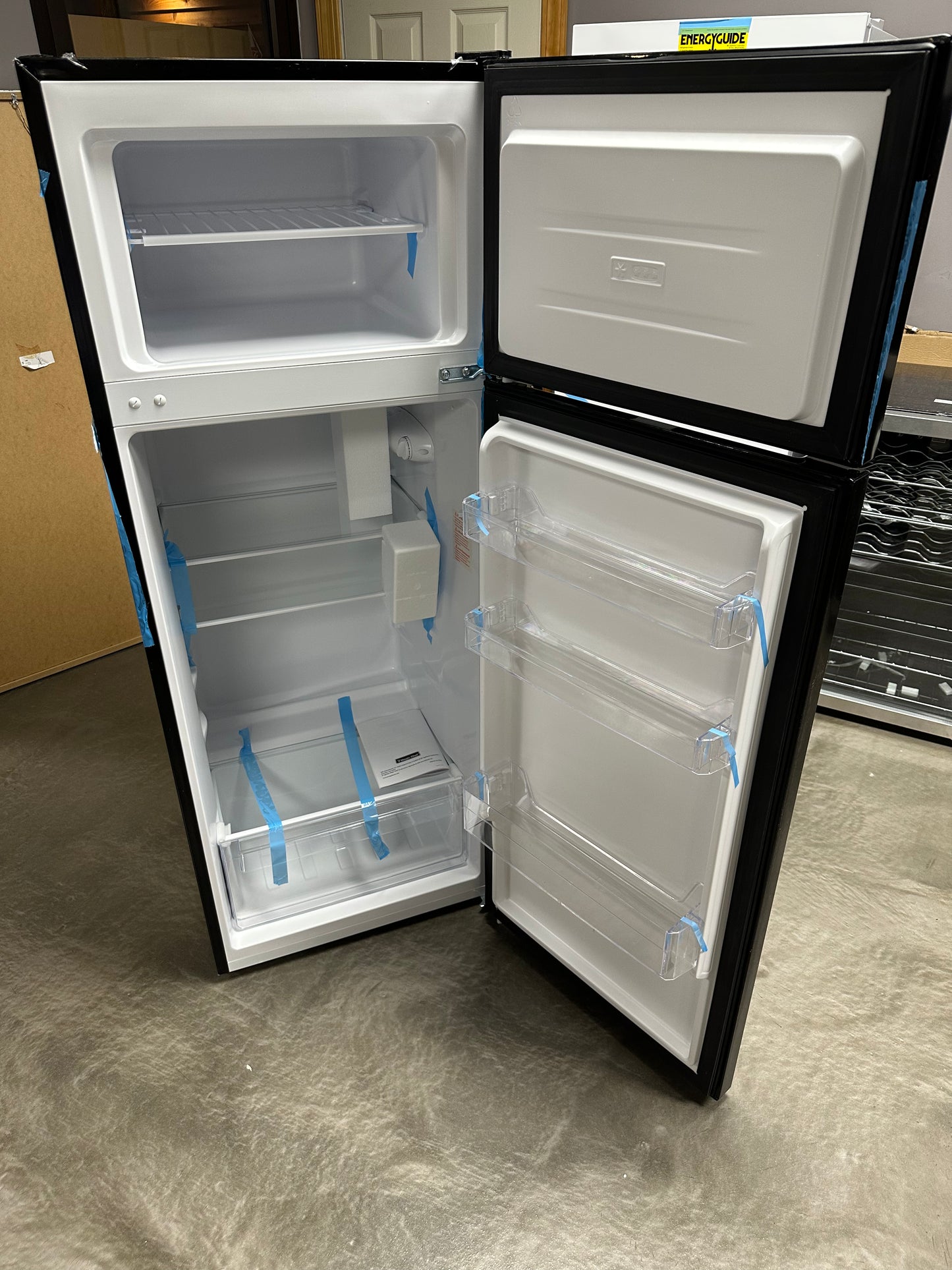 Magic Fridge Magic Chef 7.3 cu. ft. 2-Door Mini Fridge in Black with Freezer – Zippy ...