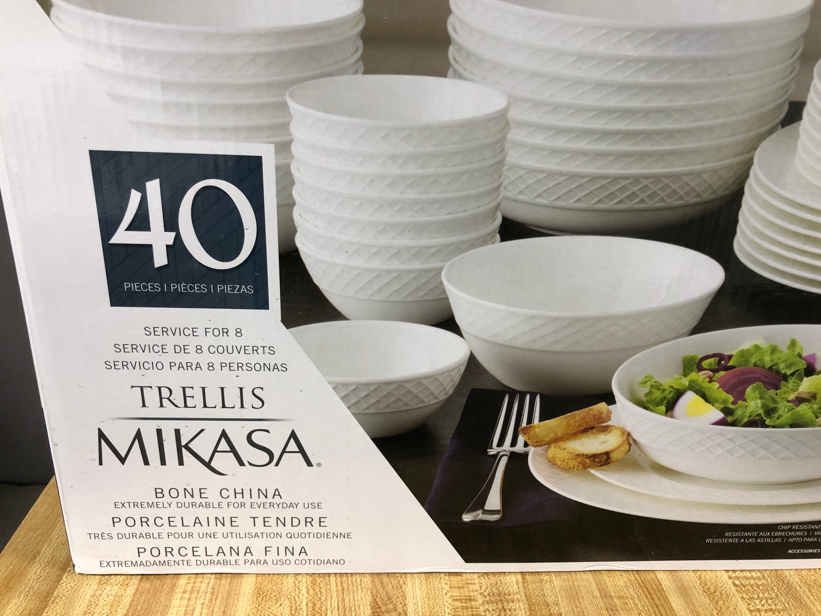 Mikasa Trellis Bone China 40 Piece Dinnerware Set